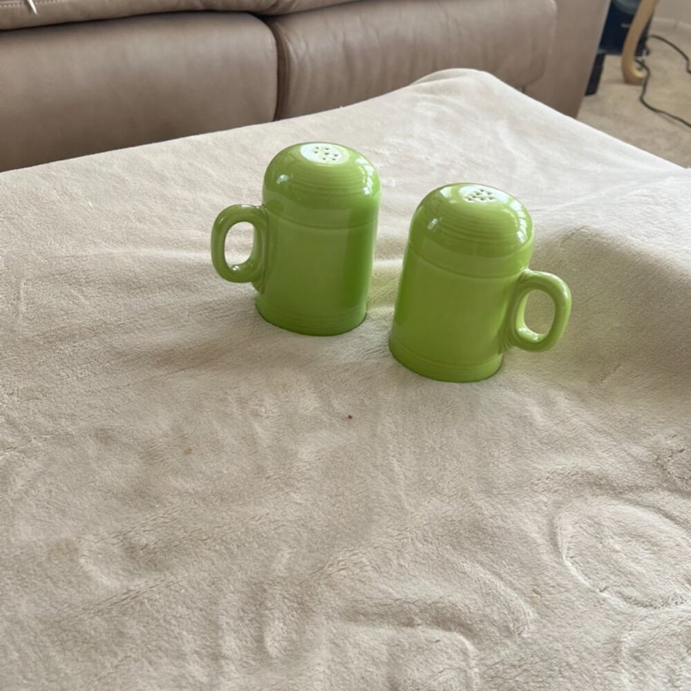 Vintage Fiesta, Fiestaware - Range Top Salt and Pepper, Chartreuse - Post 1986 - Picture 6 of 12